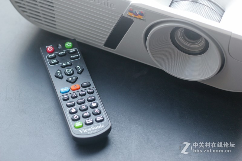 智能投影仪遍地开花，我却选了个传统投影仪——优派PJD7831HDL