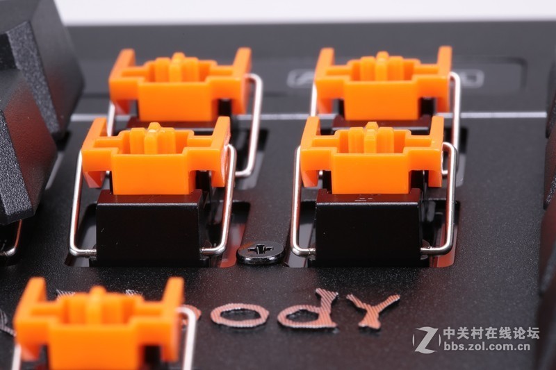 不一样的体验血手幽灵复活者B975 RGB电竞机械键盘评测