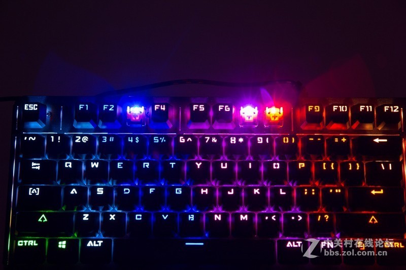 不一样的体验血手幽灵复活者B975 RGB电竞机械键盘评测