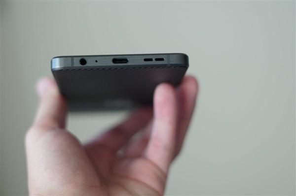 黑莓Motion图赏：取消物理键盘 信仰印在Home键上