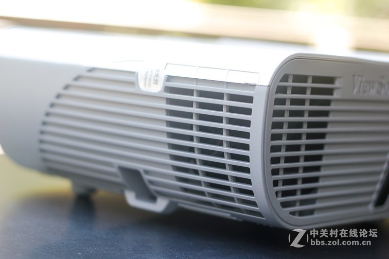 智能投影仪遍地开花，我却选了个传统投影仪——优派PJD7831HDL