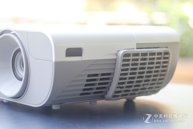 智能投影仪遍地开花，我却选了个传统投影仪——优派PJD7831HDL
