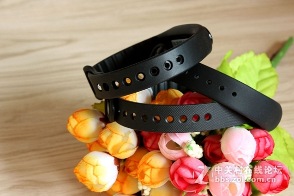 古有魏、蜀、吴三足鼎立，今有唯乐2 、小 米2、纽曼手环三大战