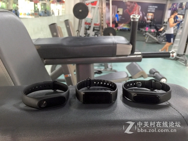 古有魏、蜀、吴三足鼎立，今有唯乐2 、小 米2、纽曼手环三大战