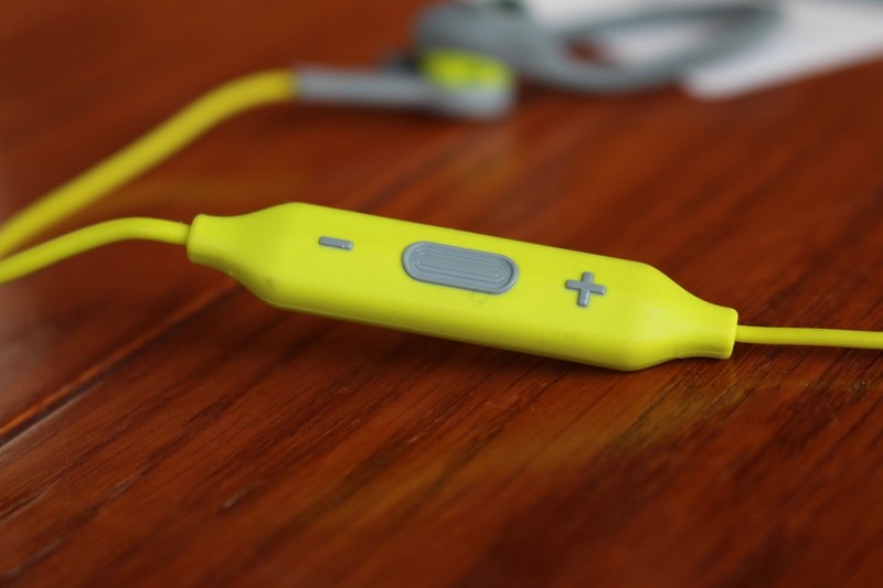 主要看气质--价值千元的飞利浦SHQ8300LF运动蓝牙耳机体验（有美女）