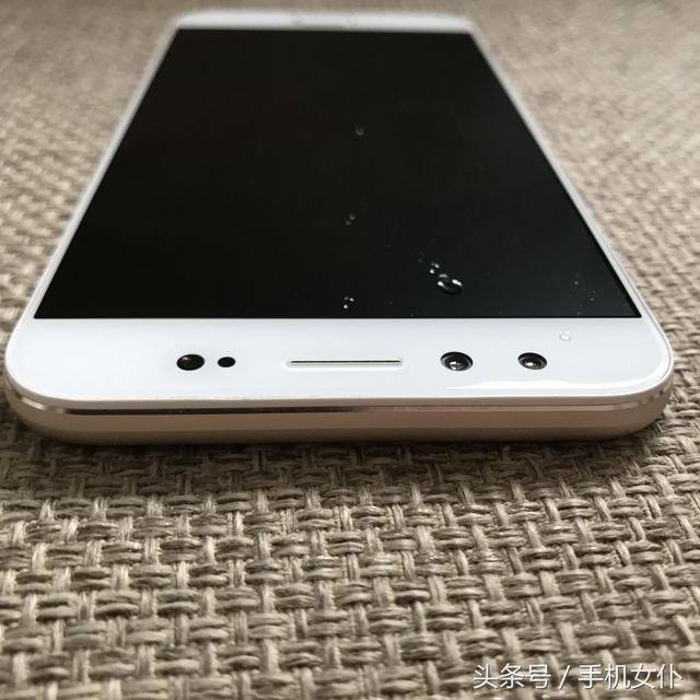 用了半年x9手机不知道顶部四个圆孔是起什么作用的？介绍！