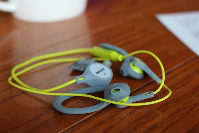 主要看气质--价值千元的飞利浦SHQ8300LF运动蓝牙耳机体验（有美女）