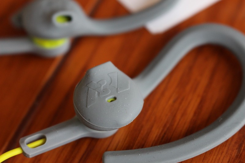 主要看气质--价值千元的飞利浦SHQ8300LF运动蓝牙耳机体验（有美女）