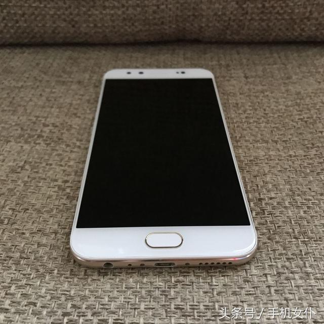 用了半年x9手机不知道顶部四个圆孔是起什么作用的？介绍！