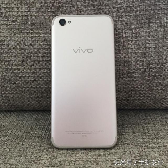 用了半年x9手机不知道顶部四个圆孔是起什么作用的？介绍！