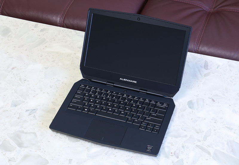 Duang一下就变强了，全新外星人Alienware 13游戏笔记本&外置显卡扩展坞深度评测！