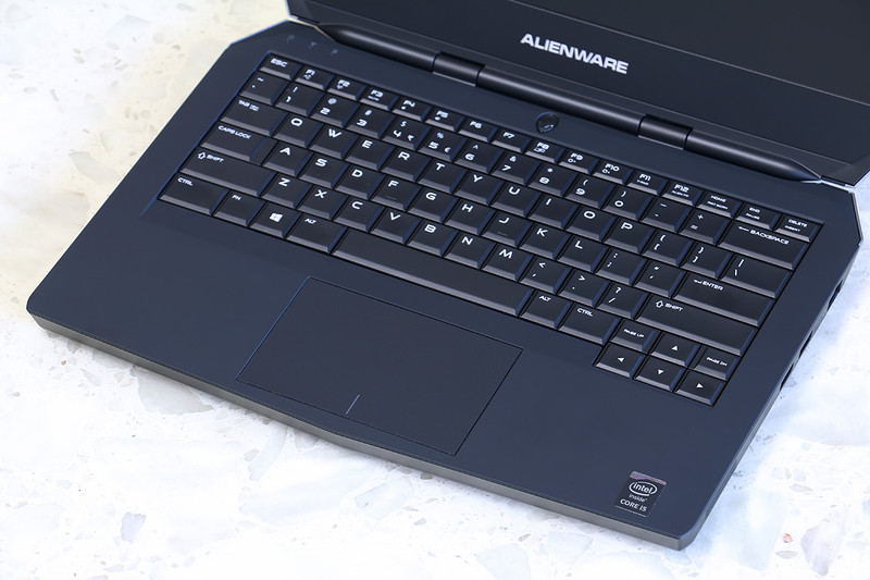 Duang一下就变强了，全新外星人Alienware 13游戏笔记本&外置显卡扩展坞深度评测！