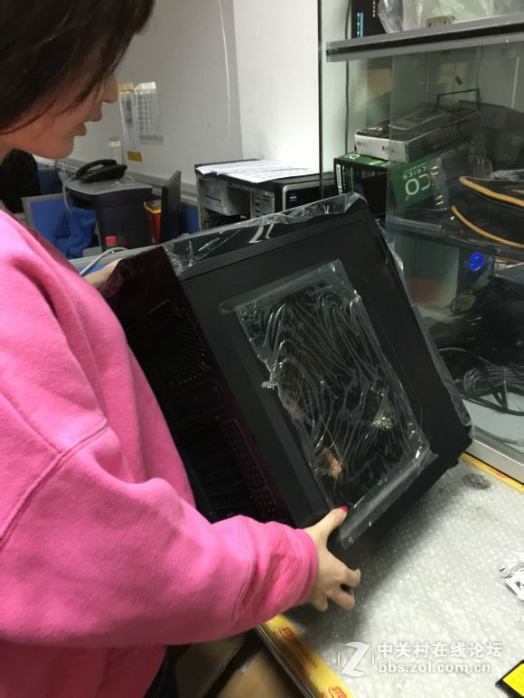 装机并不难，看妹子如何轻松装机。