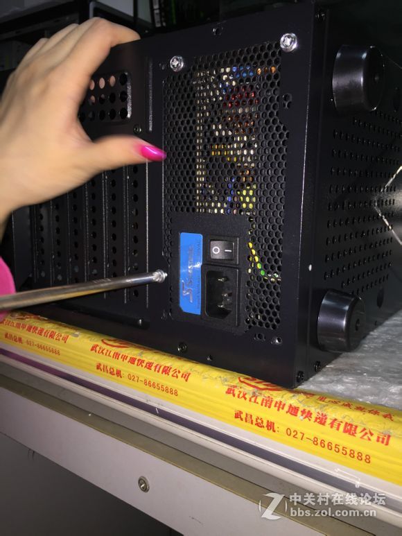 装机并不难，看妹子如何轻松装机。