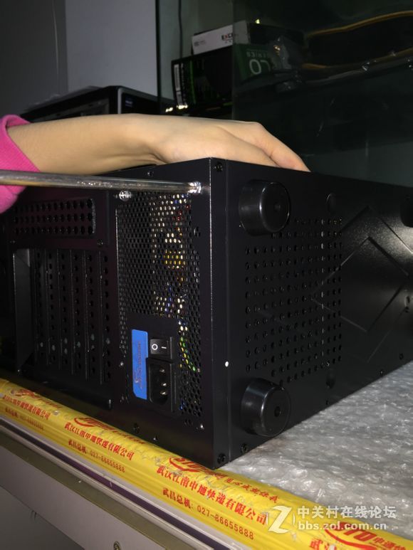 装机并不难，看妹子如何轻松装机。