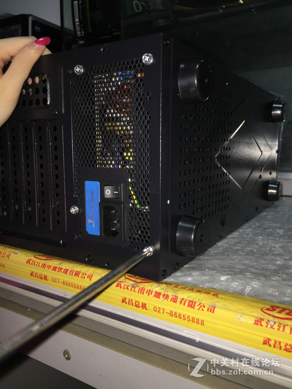 装机并不难，看妹子如何轻松装机。