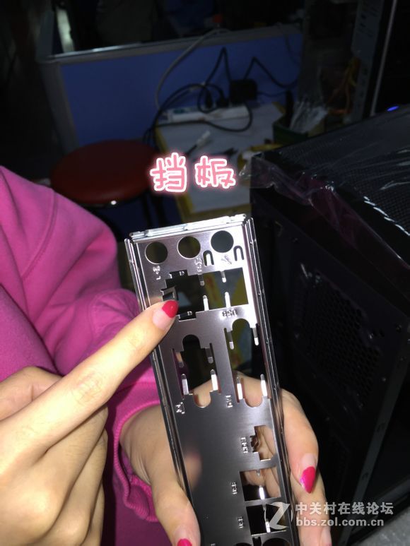 装机并不难，看妹子如何轻松装机。