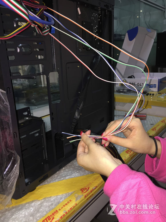 装机并不难，看妹子如何轻松装机。