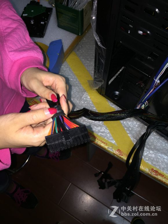 装机并不难，看妹子如何轻松装机。