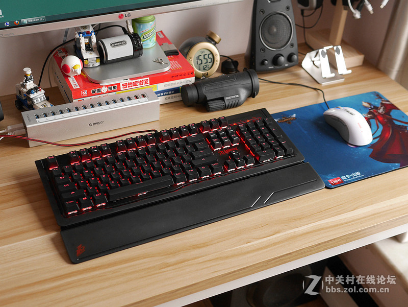 换轴饕餮大餐 首席玩家蒸汽朋克白轴104键可换轴机械键盘