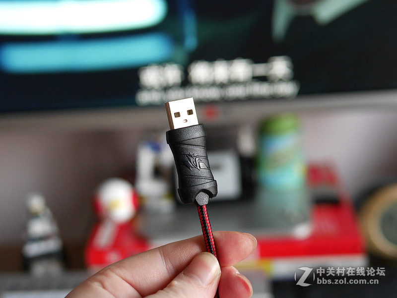 换轴饕餮大餐 首席玩家蒸汽朋克白轴104键可换轴机械键盘