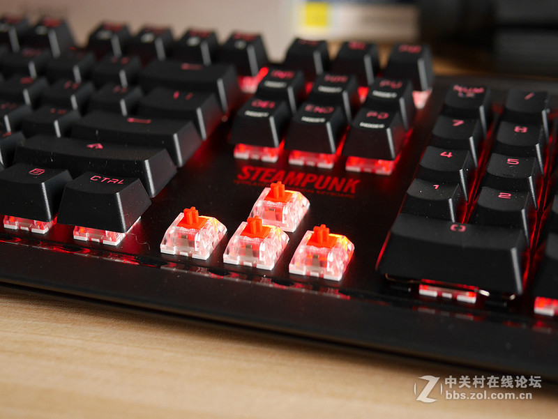 换轴饕餮大餐 首席玩家蒸汽朋克白轴104键可换轴机械键盘