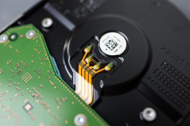 #超大容量 自由存储＃ 有容乃大！HGST 10TB NAS硬盘高速让你塞满欧美动作大片！