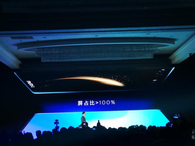 脑洞大开的设计，手机拿反了也能用，超100%屏占比