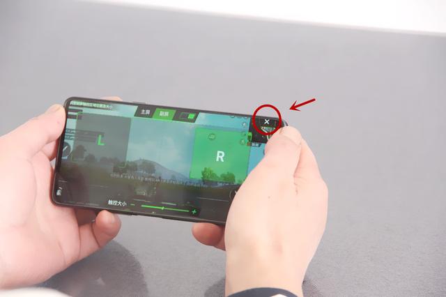 脑洞大开的设计，手机拿反了也能用，超100%屏占比