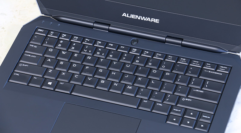 Duang一下就变强了，全新外星人Alienware 13游戏笔记本&外置显卡扩展坞深度评测！