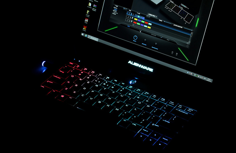 Duang一下就变强了，全新外星人Alienware 13游戏笔记本&外置显卡扩展坞深度评测！