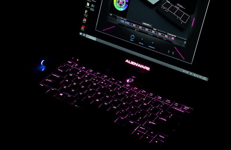 Duang一下就变强了，全新外星人Alienware 13游戏笔记本&外置显卡扩展坞深度评测！