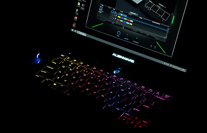 Duang一下就变强了，全新外星人Alienware 13游戏笔记本&外置显卡扩展坞深度评测！