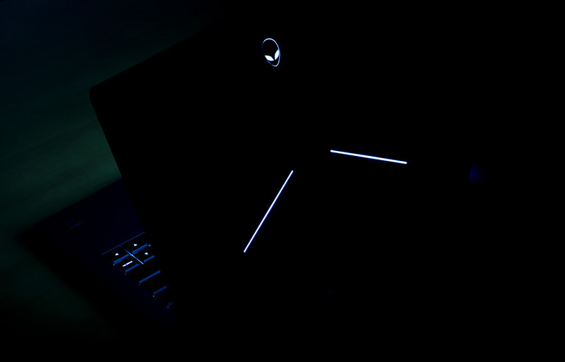 Duang一下就变强了，全新外星人Alienware 13游戏笔记本&外置显卡扩展坞深度评测！