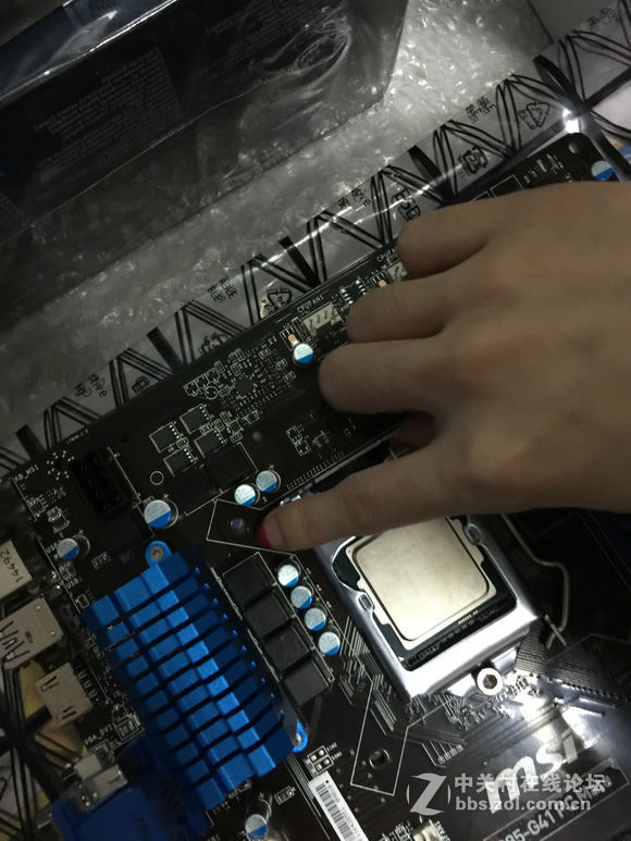 装机并不难，看妹子如何轻松装机。