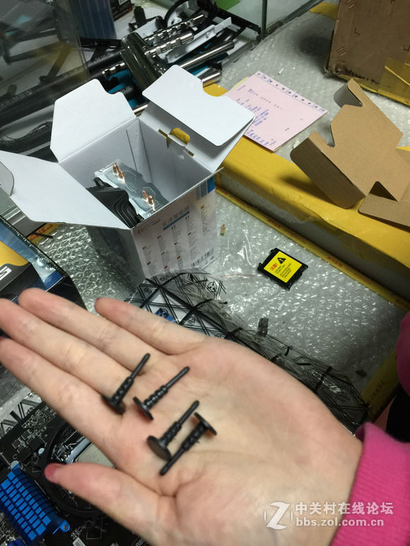 装机并不难，看妹子如何轻松装机。