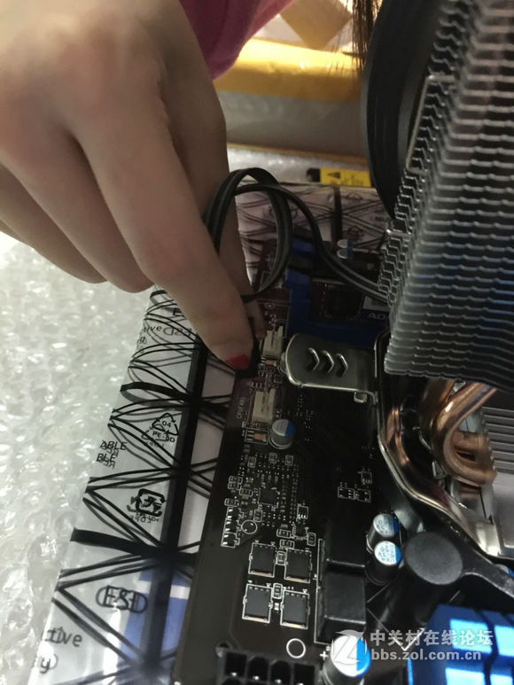 装机并不难，看妹子如何轻松装机。