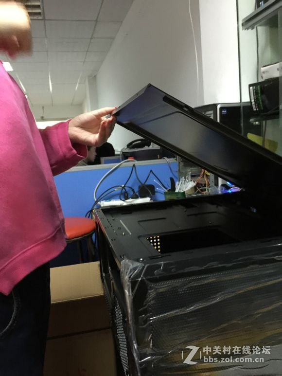 装机并不难，看妹子如何轻松装机。