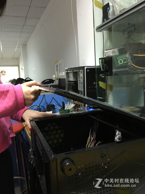 装机并不难，看妹子如何轻松装机。