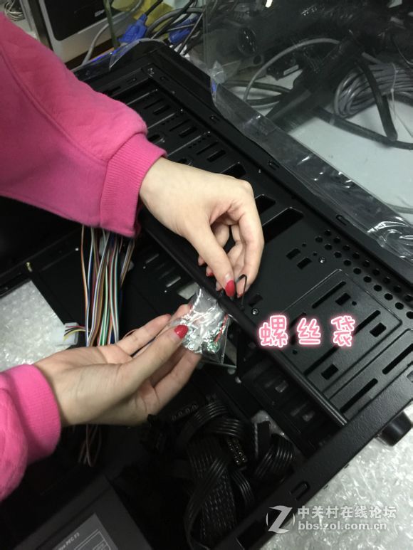 装机并不难，看妹子如何轻松装机。