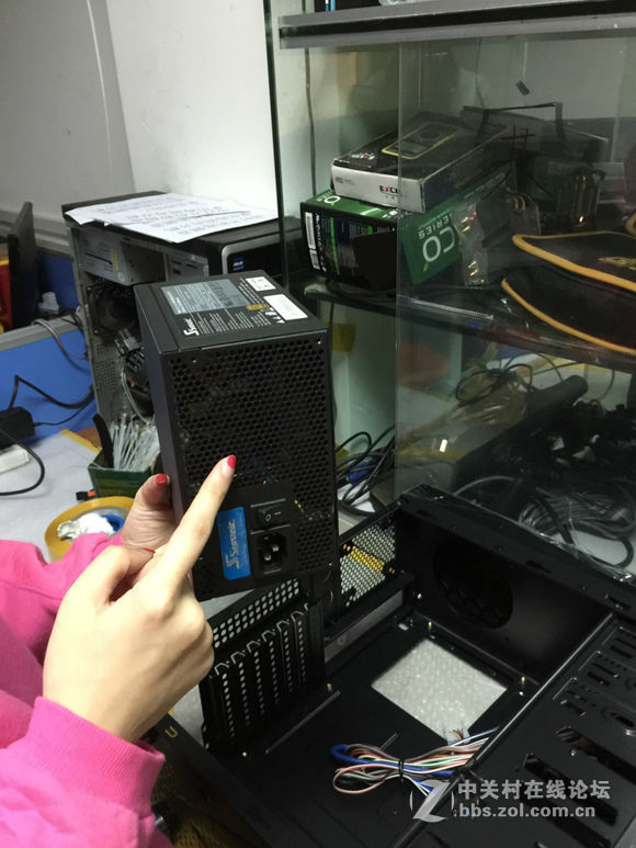 装机并不难，看妹子如何轻松装机。