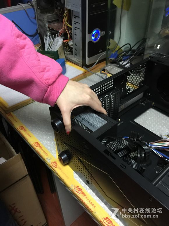 装机并不难，看妹子如何轻松装机。