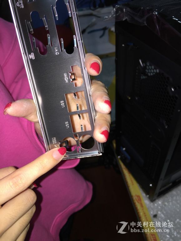 装机并不难，看妹子如何轻松装机。