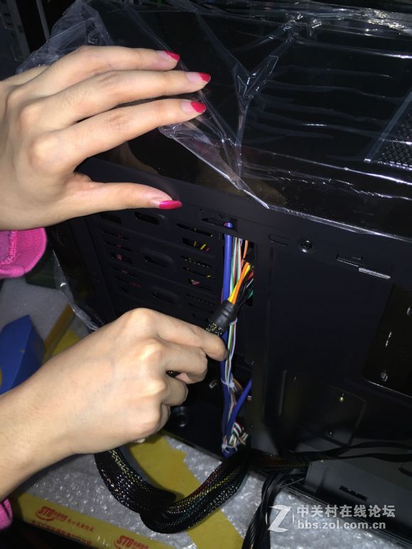 装机并不难，看妹子如何轻松装机。