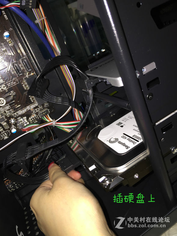 装机并不难，看妹子如何轻松装机。