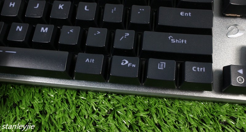 #航嘉特写# 二次侧滤波 600瓦模组电源日系一线电容确实很厚道