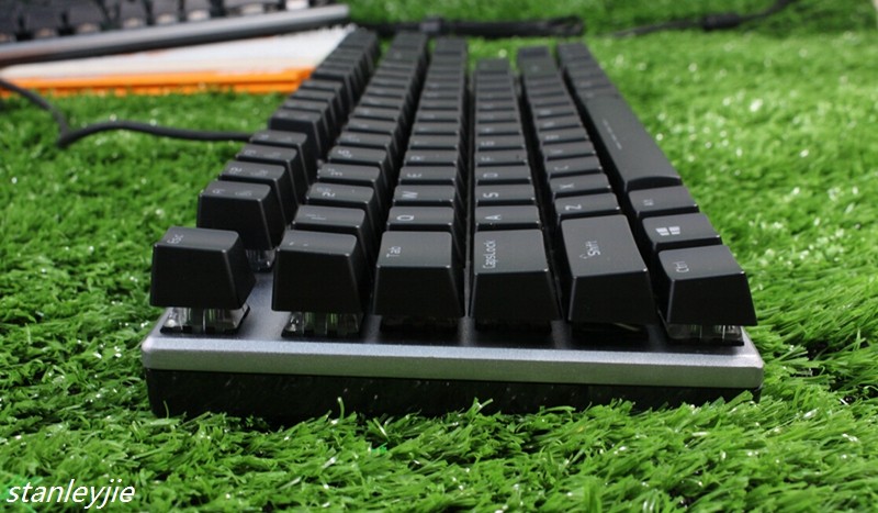 #航嘉特写# 二次侧滤波 600瓦模组电源日系一线电容确实很厚道