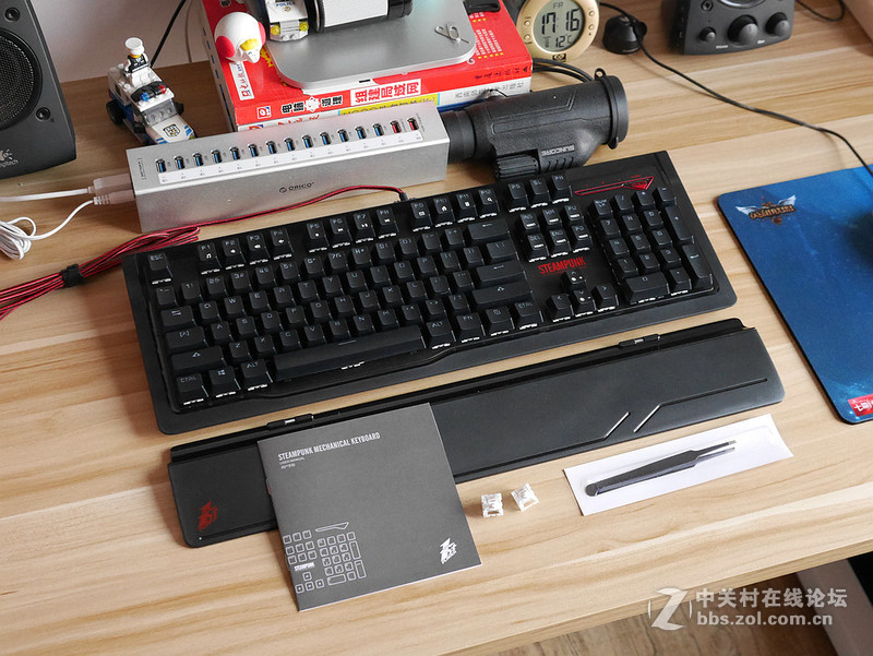 换轴饕餮大餐 首席玩家蒸汽朋克白轴104键可换轴机械键盘