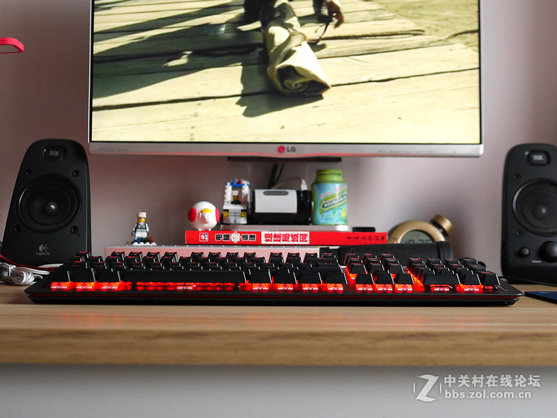 换轴饕餮大餐 首席玩家蒸汽朋克白轴104键可换轴机械键盘