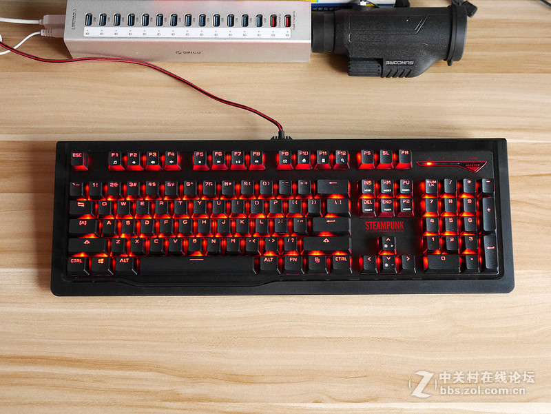 换轴饕餮大餐 首席玩家蒸汽朋克白轴104键可换轴机械键盘